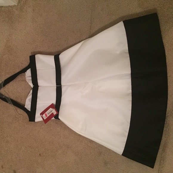 White and black cocktail dress! - Picture 4 of 4