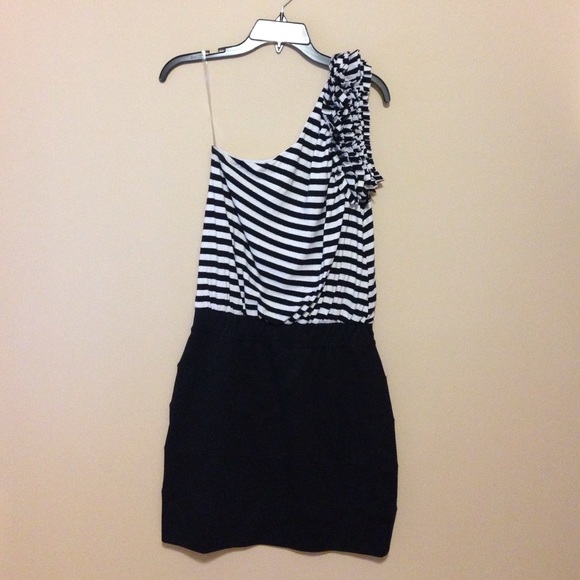Cache dress - black and white