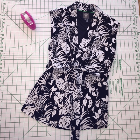 Vince Camuto Print Vest Belted new size M NEW