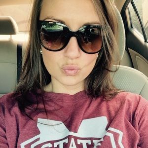 Meet your Posher, Courtney