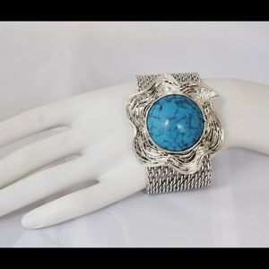 Sliver plated flower turquoise bracelet !