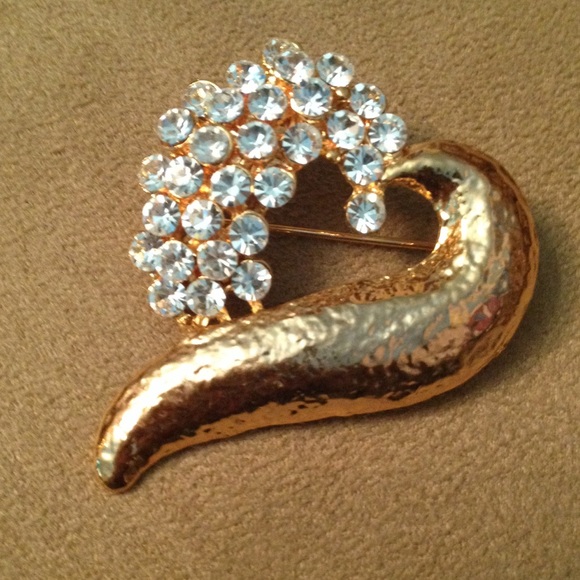 Heart Pin - Picture 1 of 2
