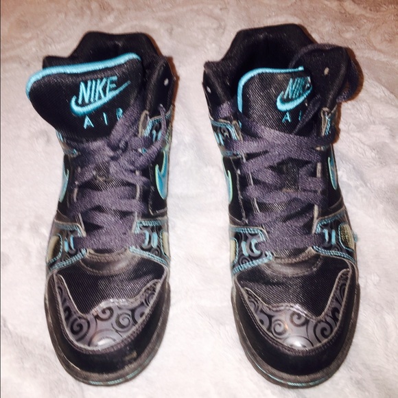 Nike Shoes - Picture 2 of 4