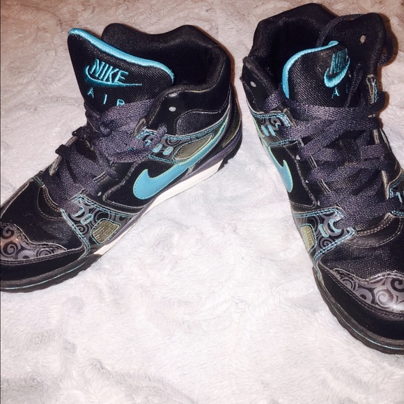 Nike Shoes - Picture 3 of 4