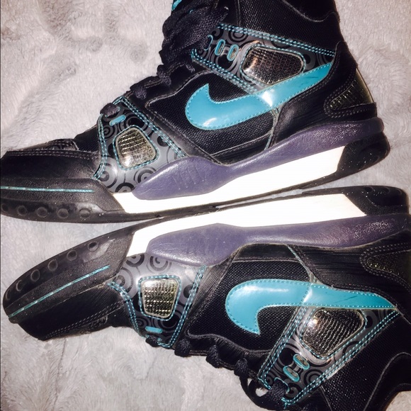 Nike Shoes - Picture 4 of 4