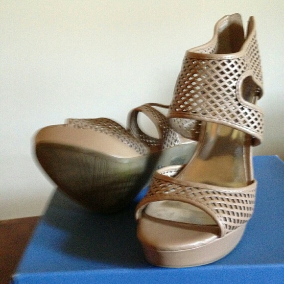 Vera Wang Nude Heels