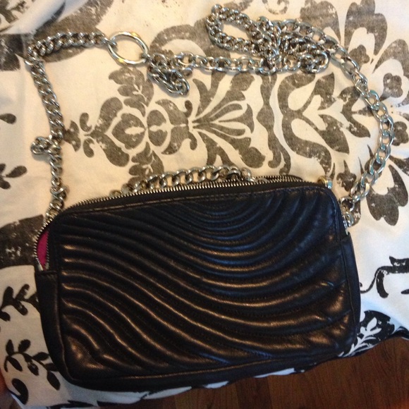 Authentic Henri Bendel Purse crossover purse