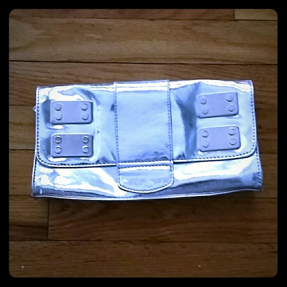 Silver clutch