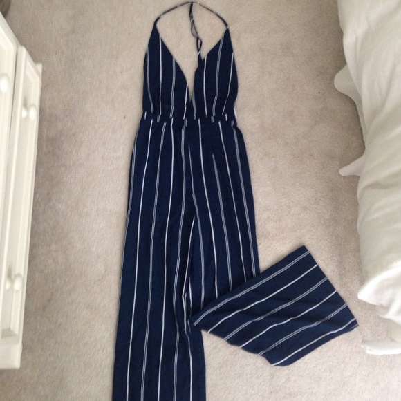 NWOT backless Pant Romper💛 - Picture 4 of 4