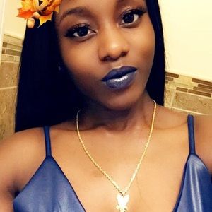 Meet your Posher, Raquel