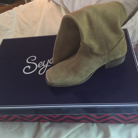 Brand new suede boots!!