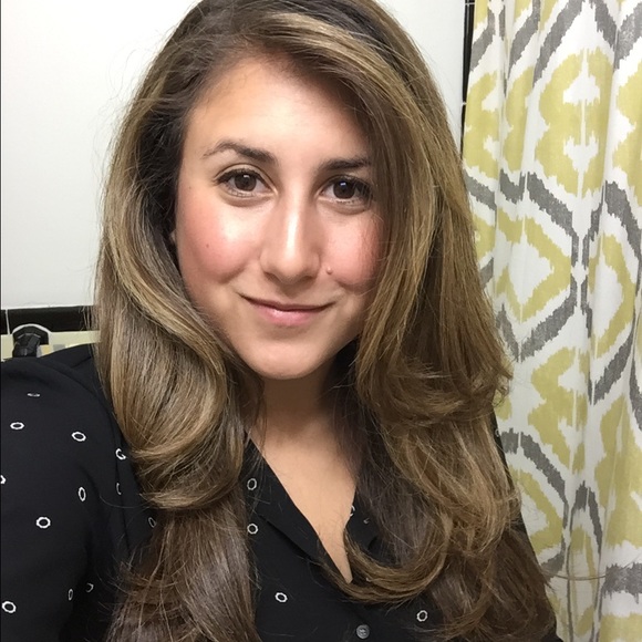 Meet your Posher, Lara