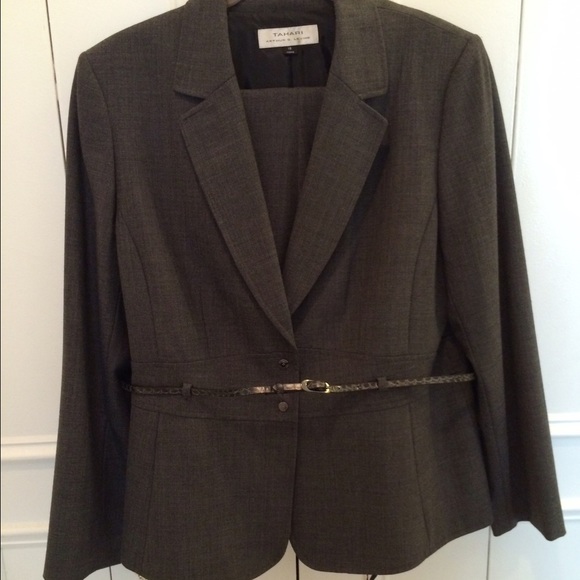 Tahari Jackets & Blazers - 🎀NWOT Classic Feminine TAHARI SUIT JACKET PANT 🎀