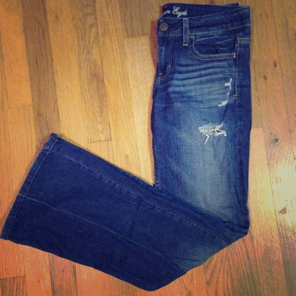 American Eagle distressed jeans
