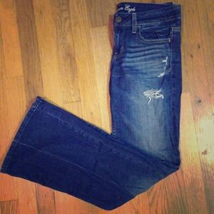 American Eagle distressed jeans