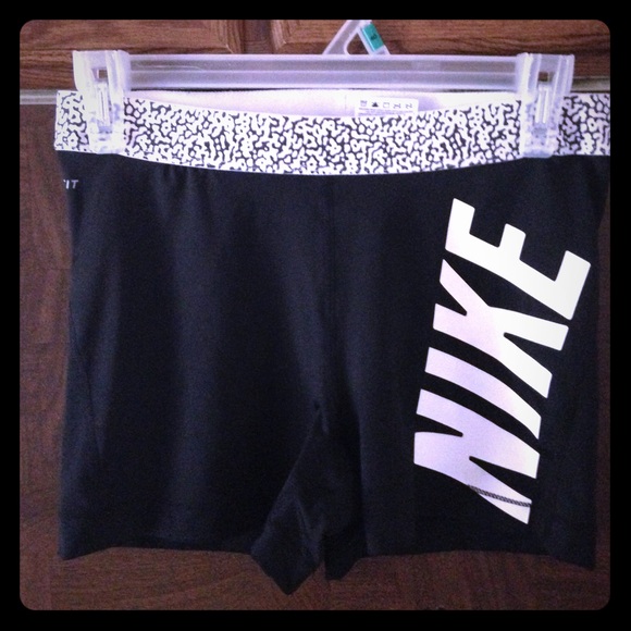 Nike Dry-Fit Shorts Size L