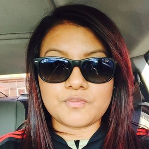 Meet your Posher, Yolanda