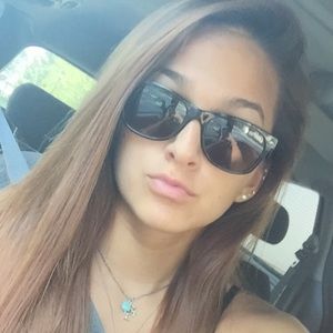 Meet your Posher, Melisa