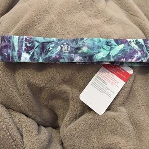 Lululemon skinny fly away tamer headband