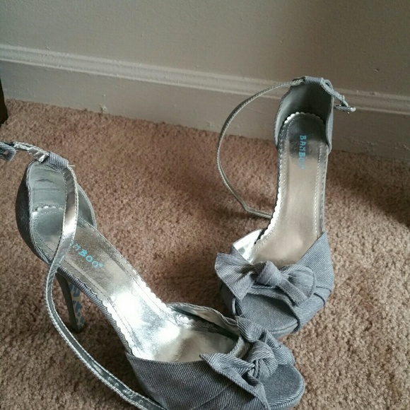 Jean ankle strap high heels w/bow never worn
