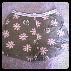 Life is good sleep shorts - size med