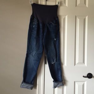 Maternity. Boyfriend jeans.