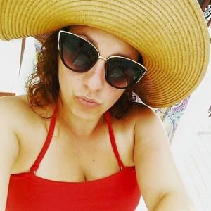 Meet your Posher, Leslie