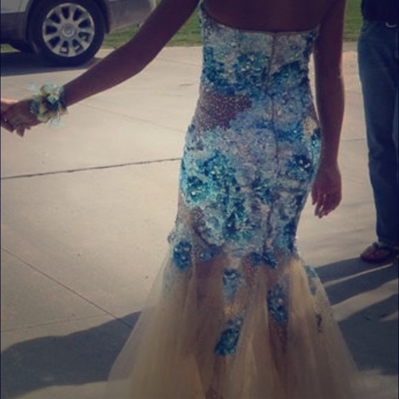 Beautiful Prom Dress - Picture 1 of 2