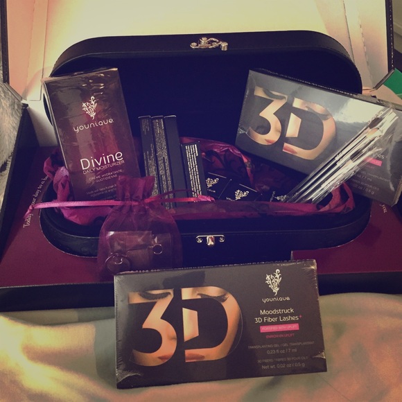 Younique Makeup - Picture 1 of 1