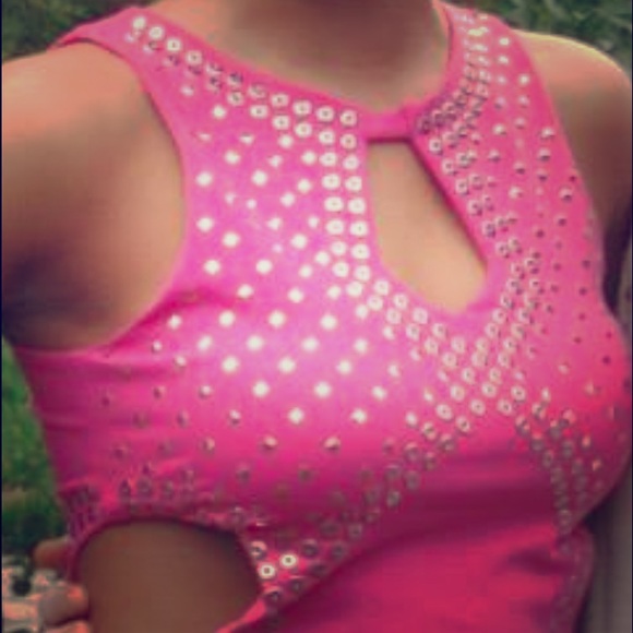 Short pink dress.