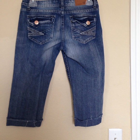 Nice capris - Picture 2 of 4