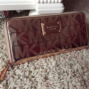 🎊SOLD🎊 Michael Kors signature metallic wallet