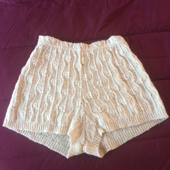 high waisted cable knit shorts