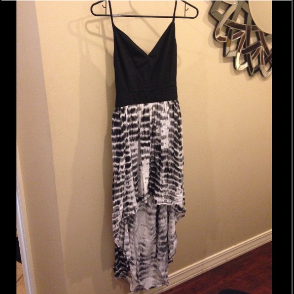 Fun black tie dye dress with back cut out!🌼