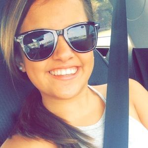 Meet your Posher, Anissa