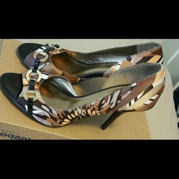 Shoe.