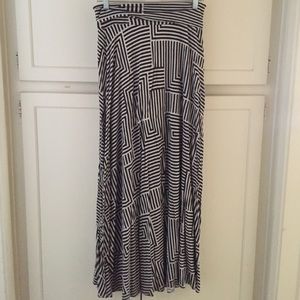 ❌ SOLD ❌ bundled Black and White maxi