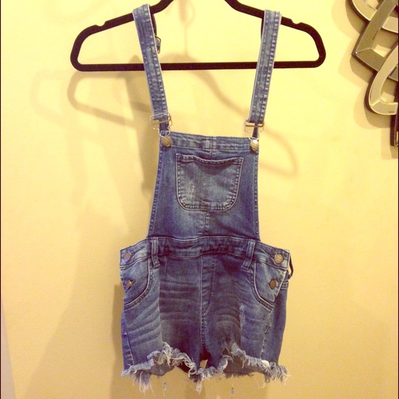 Blue Jean ripped short overallz 💙