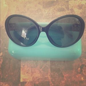 Authentic sunglasses you don't want to miss!