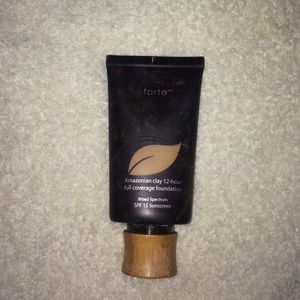 Tarte // Amazonian clay 12 hour foundation