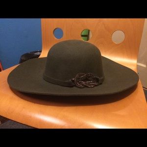 Jessica Simpson wide brim gray wool hat