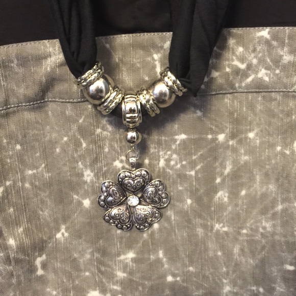 ⭐️SOLD⭐️ Scarves from Los Angeles - Picture 2 of 4