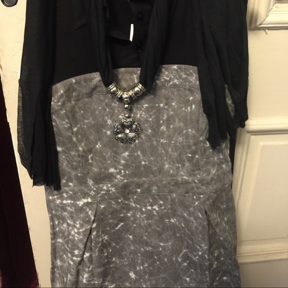 ⭐️SOLD⭐️ Scarves from Los Angeles - Picture 3 of 4