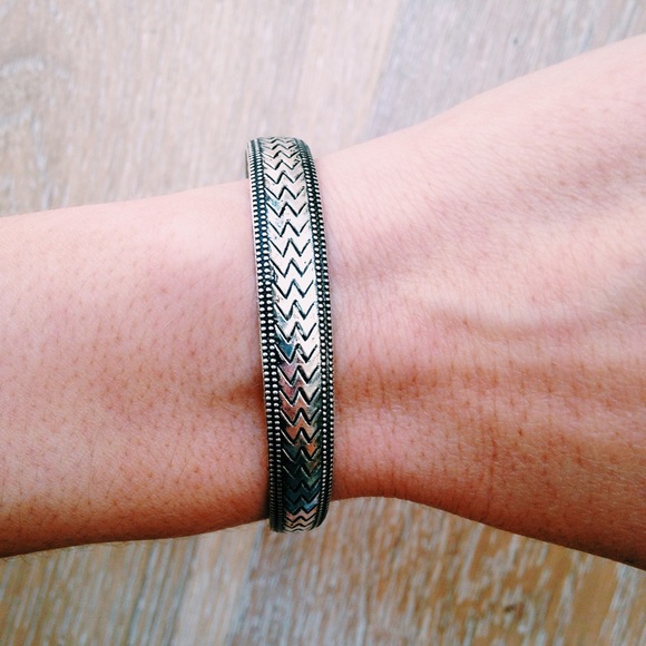 ⚡️ONE LEFT⚡️ Thin Dainty Silver Bangle Bracelet! - Picture 2 of 3