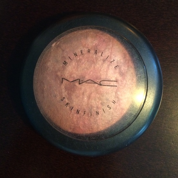 MAC Mineralized Skinfinish
