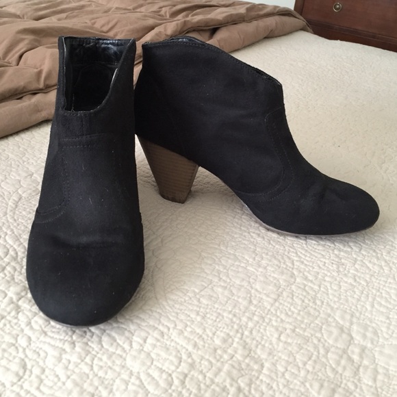 Black booties/ankle boots