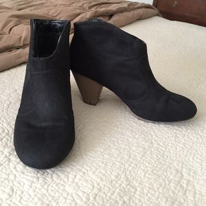 Black booties/ankle boots