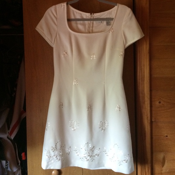 Ann Taylor Dresses & Skirts - Vintage Ann Taylor off white dress. Size 2