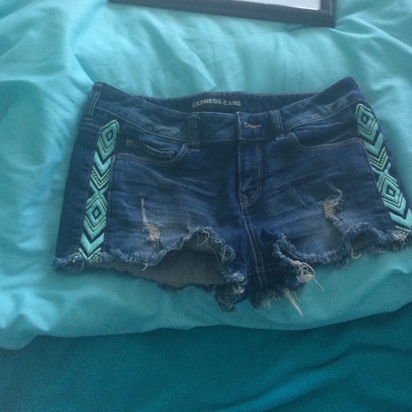 Express shorts with teal details