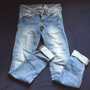 Light wash skinny jeans